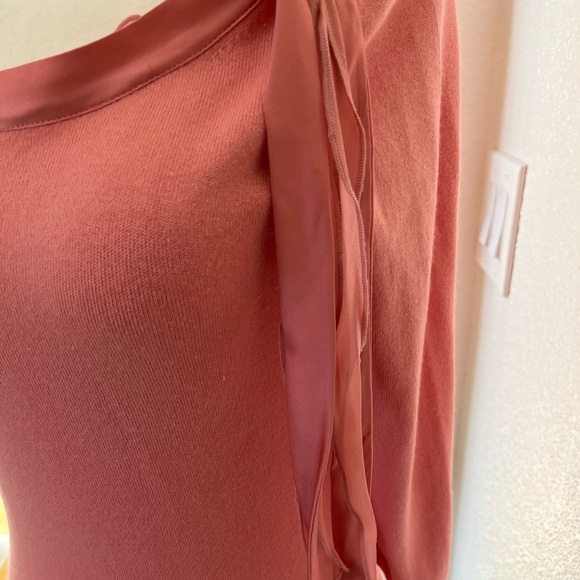 Banana Republic lightweight coral sweater with stain ribbon - Picture 4 of 13